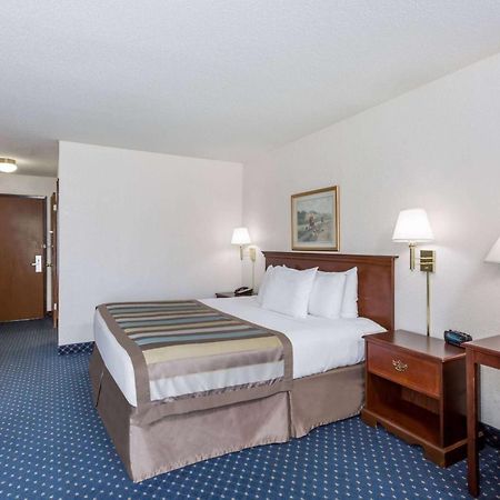 Baymont By Wyndham Greensboro/Coliseum Esterno foto