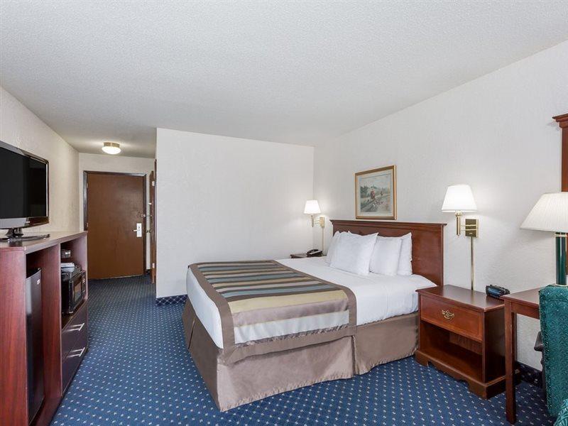 Baymont By Wyndham Greensboro/Coliseum Esterno foto
