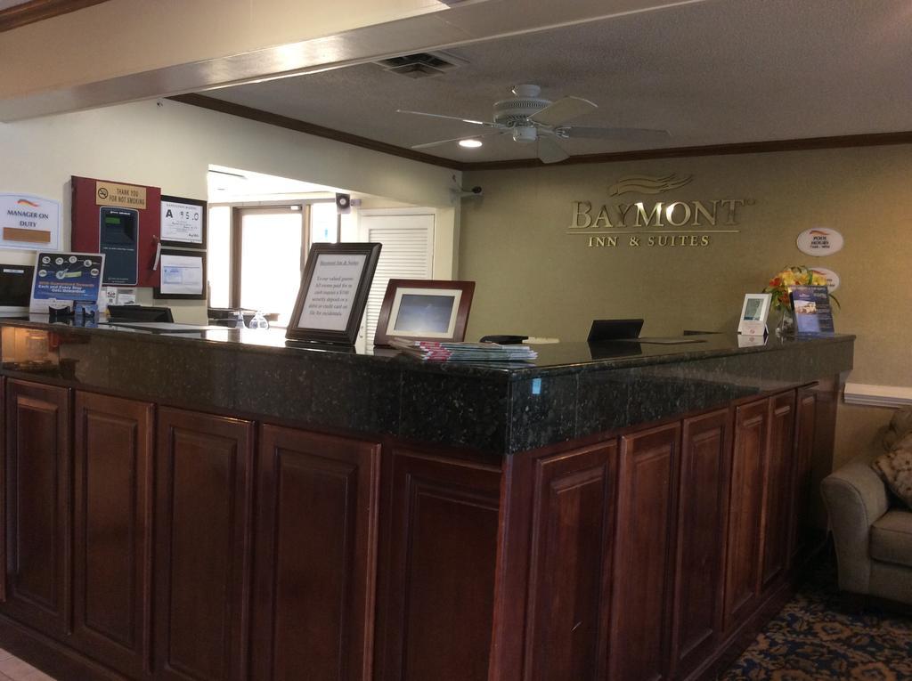 Baymont By Wyndham Greensboro/Coliseum Esterno foto
