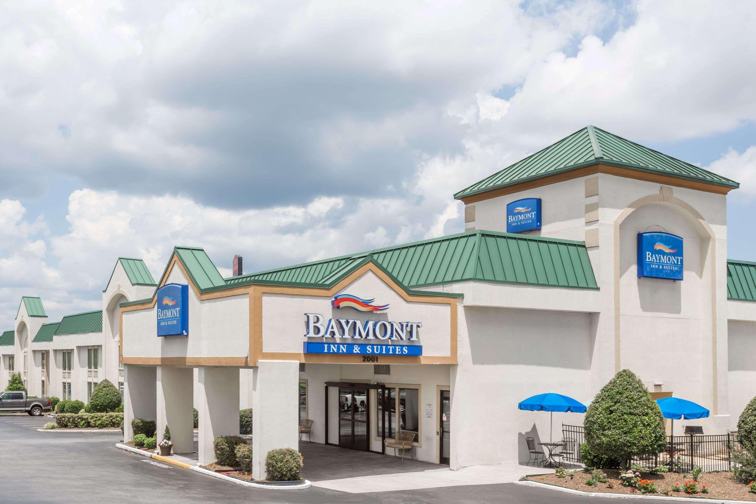 Baymont By Wyndham Greensboro/Coliseum Esterno foto