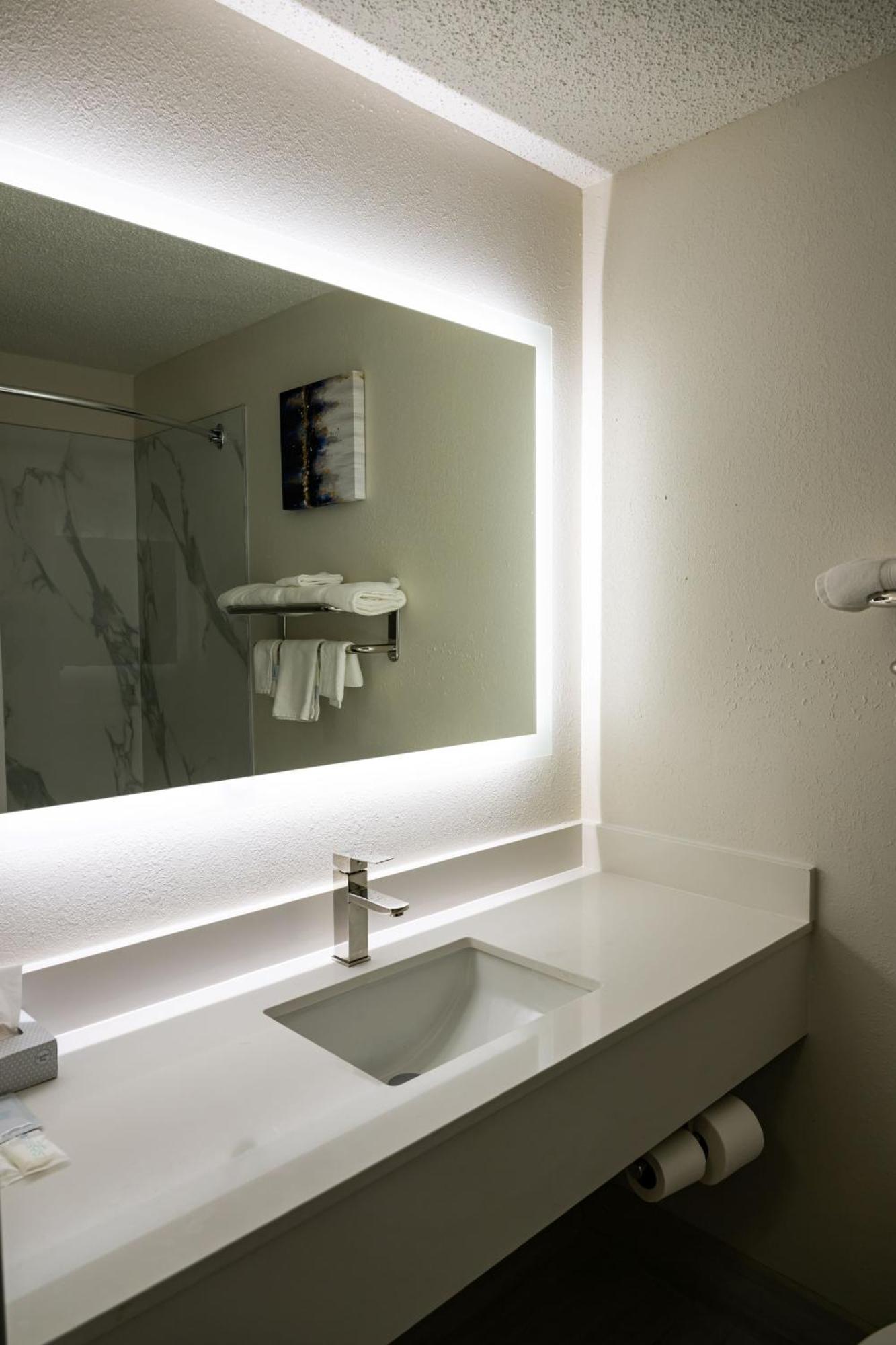Baymont By Wyndham Greensboro/Coliseum Esterno foto