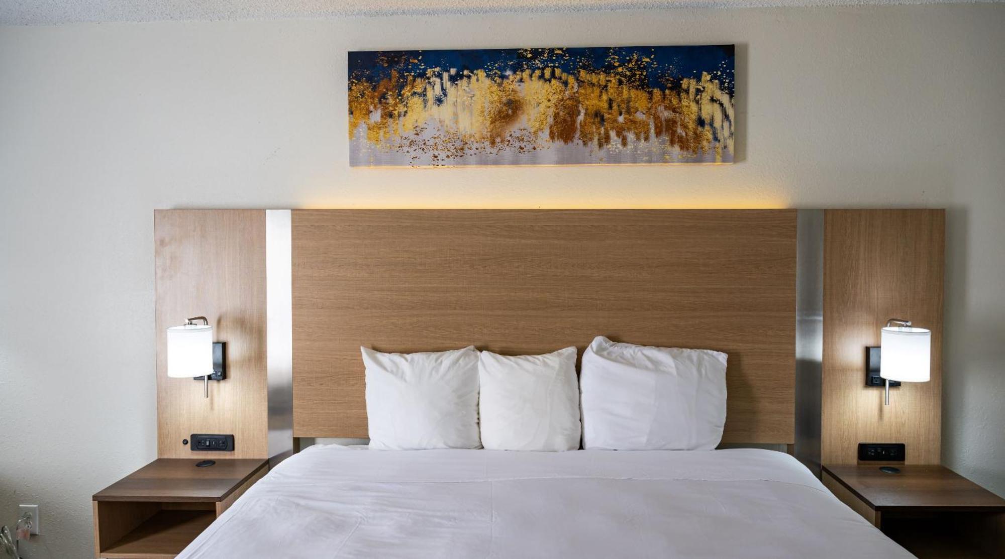 Baymont By Wyndham Greensboro/Coliseum Esterno foto