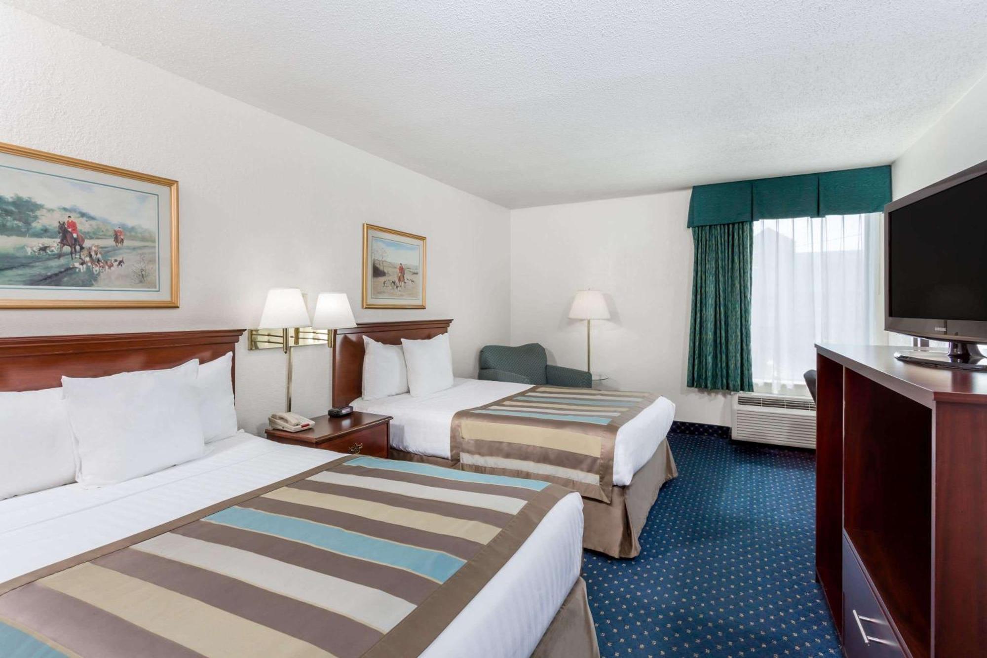 Baymont By Wyndham Greensboro/Coliseum Esterno foto