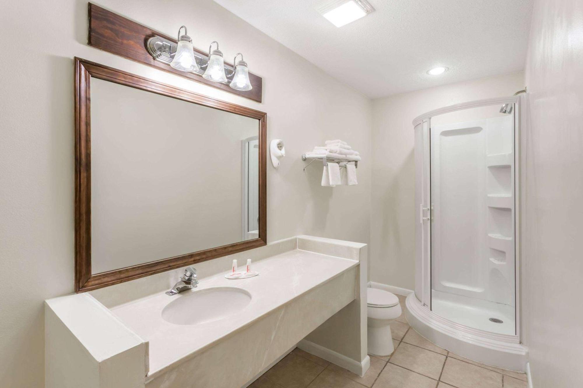 Baymont By Wyndham Greensboro/Coliseum Esterno foto