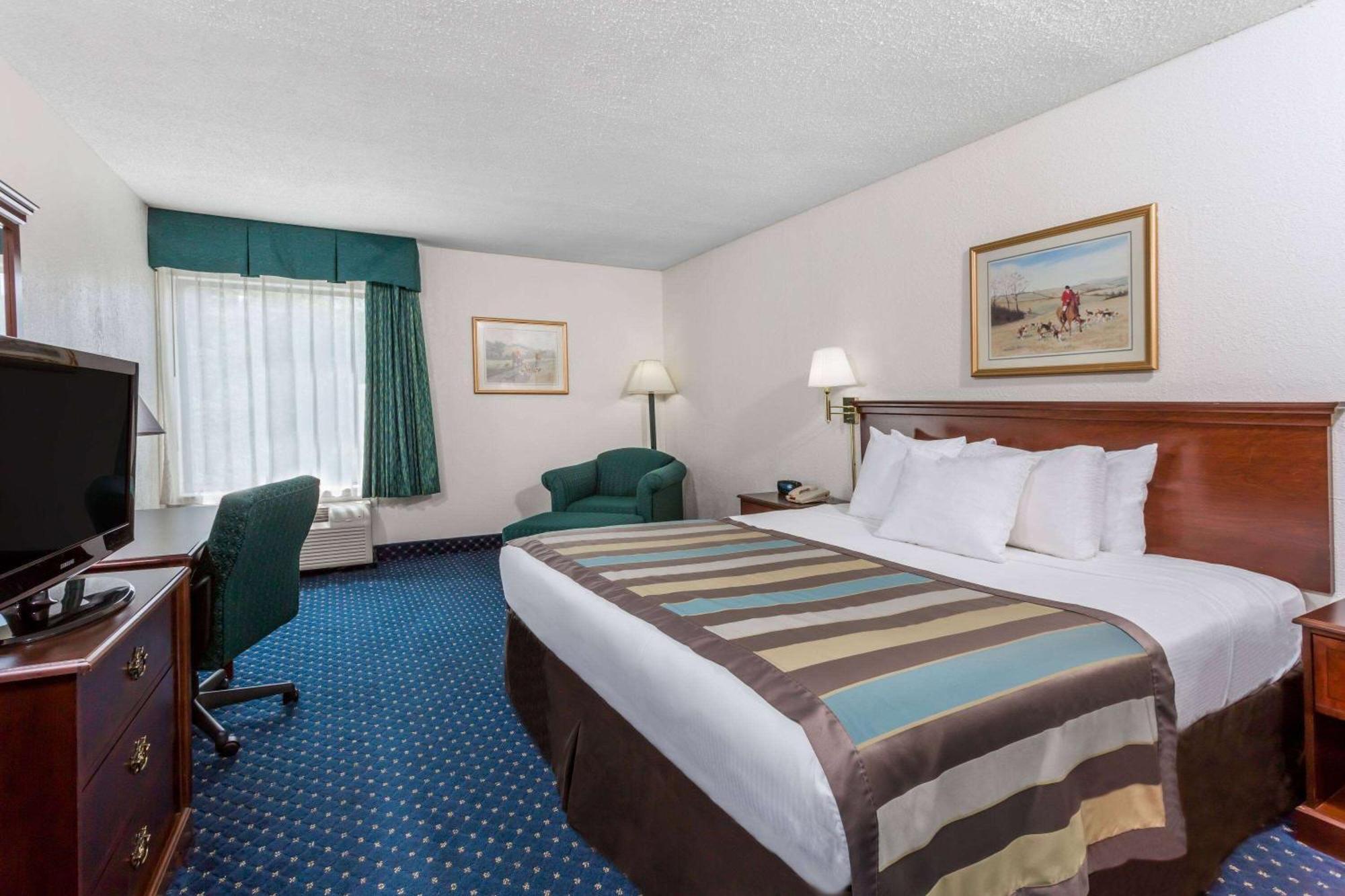 Baymont By Wyndham Greensboro/Coliseum Esterno foto