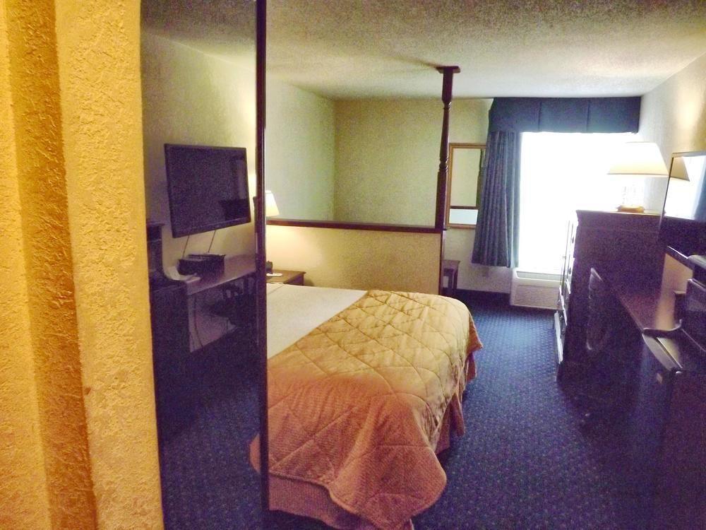 Baymont By Wyndham Greensboro/Coliseum Esterno foto