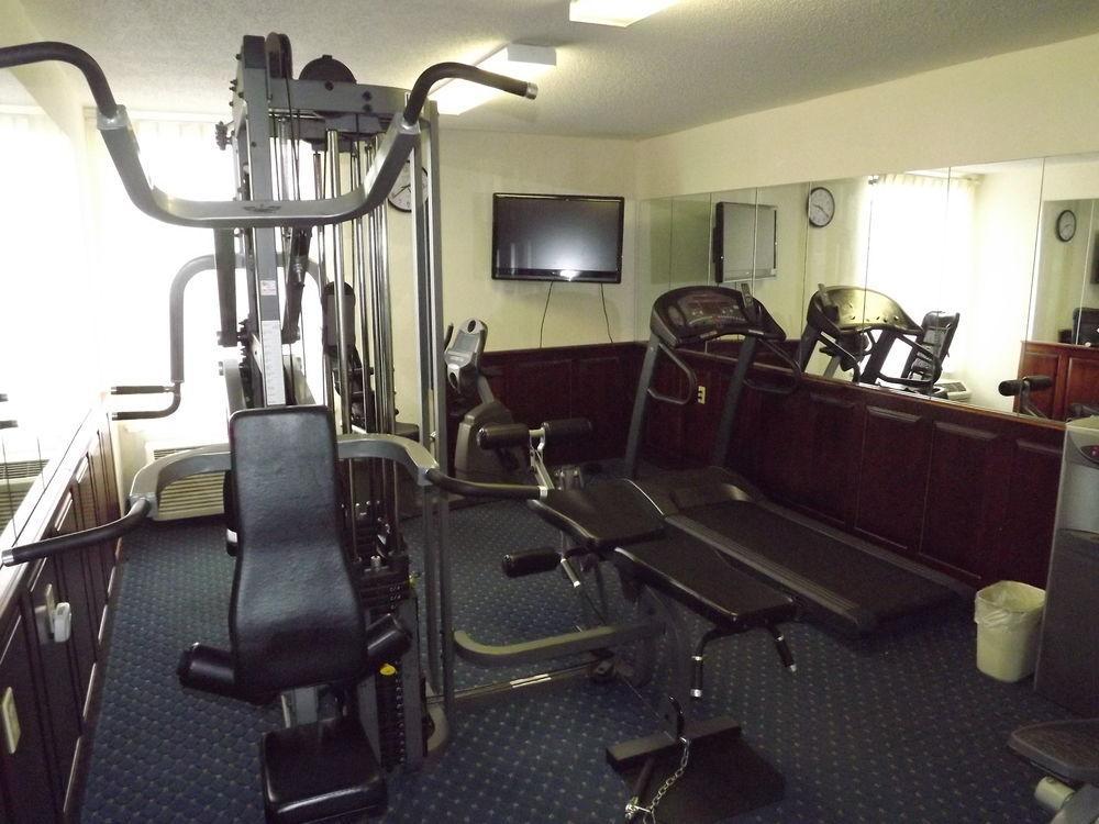 Baymont By Wyndham Greensboro/Coliseum Esterno foto